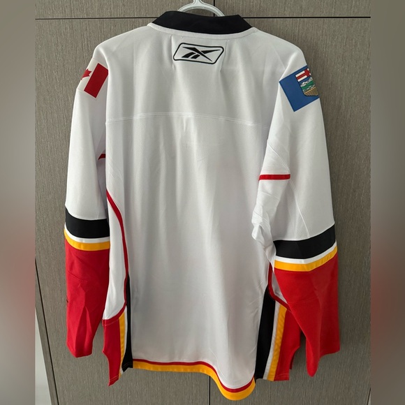 NHL Calgary flames Reebok jersey. Size large - Picture 2 of 4